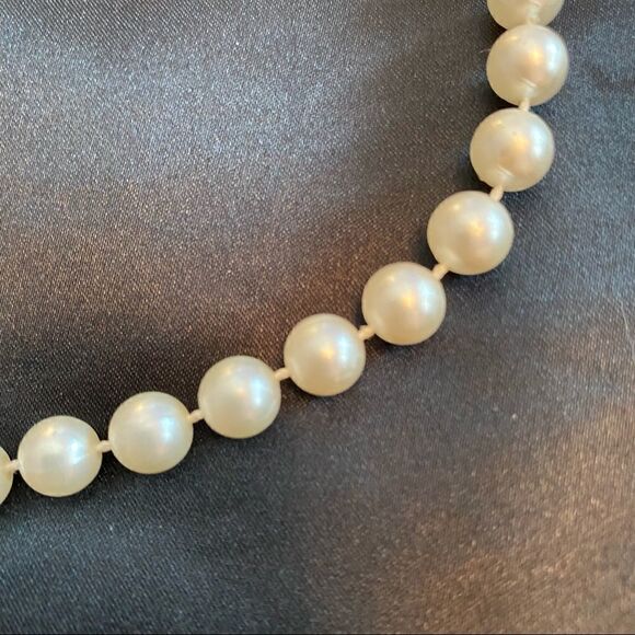 Vintage Faux Pearls   - Picture 4 of 4